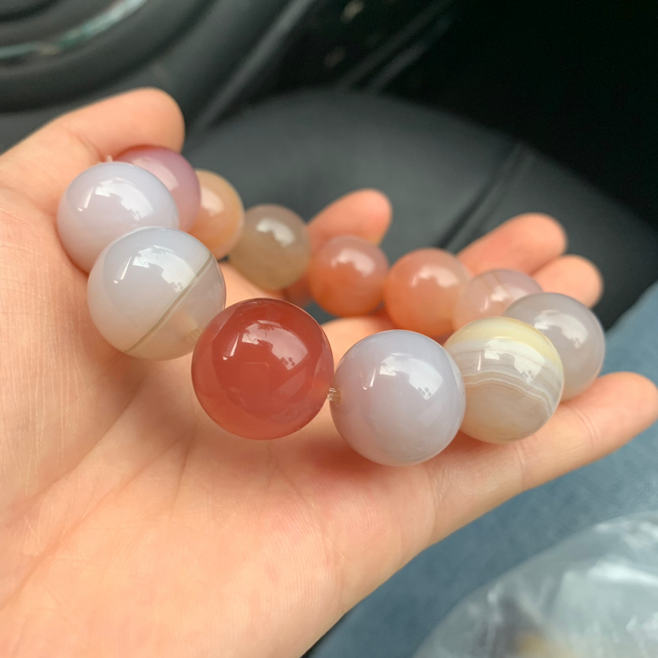 极品玛瑙手串新疆奇台捡的原石打成手串 我老公去奇台搜集的捡的成色