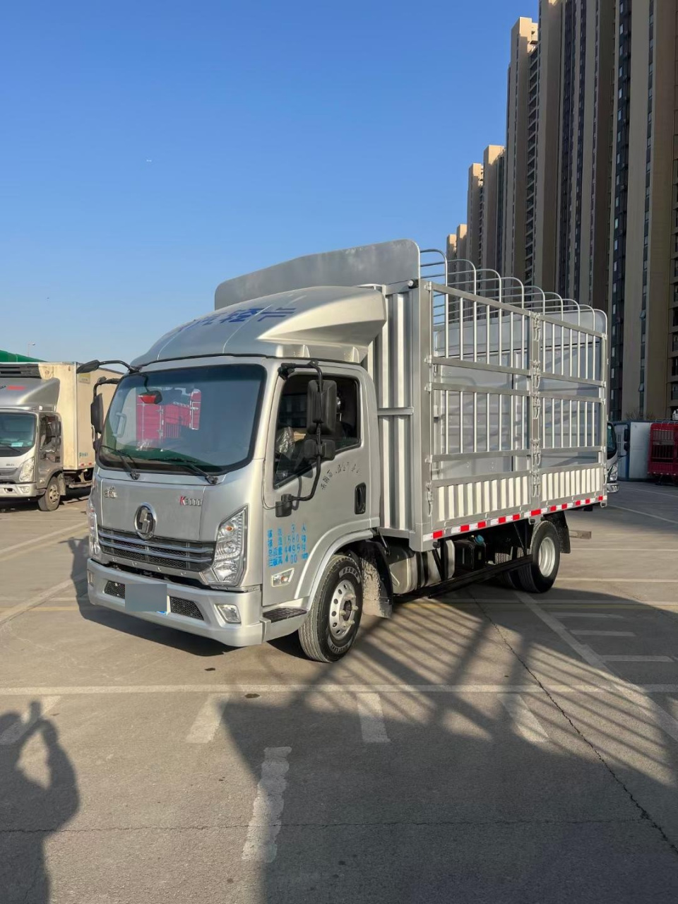 新到2020年10月陕汽德龙k3000宽体高栏!潍柴160马力发动机!750轮胎.