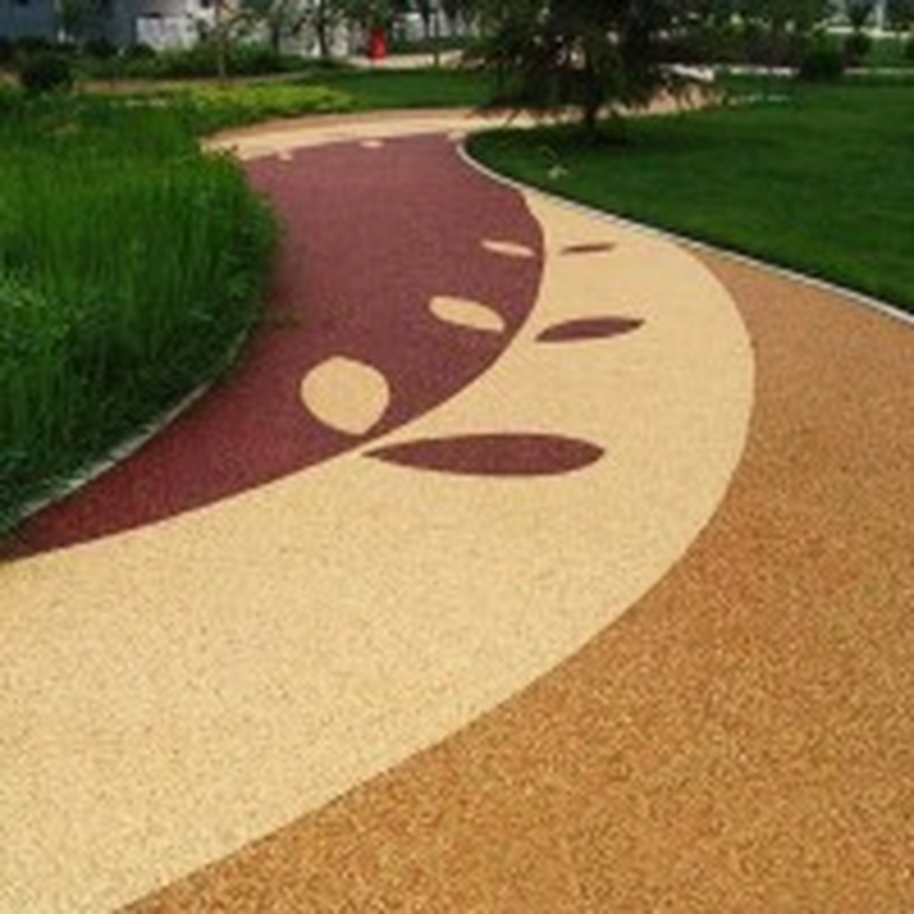 胶粘石透水地坪结构与工艺全解 什么是胶粘石透水地坪?