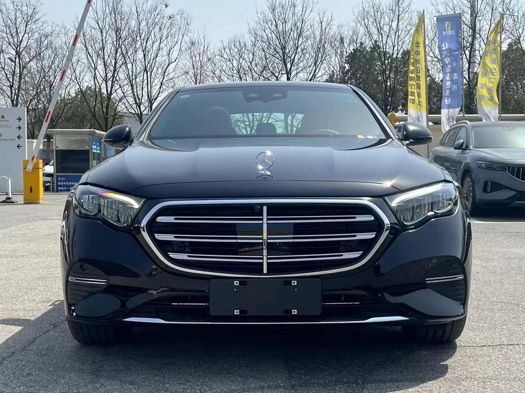 24款奔驰e300l 豪华型 立标 官方指导价:52.