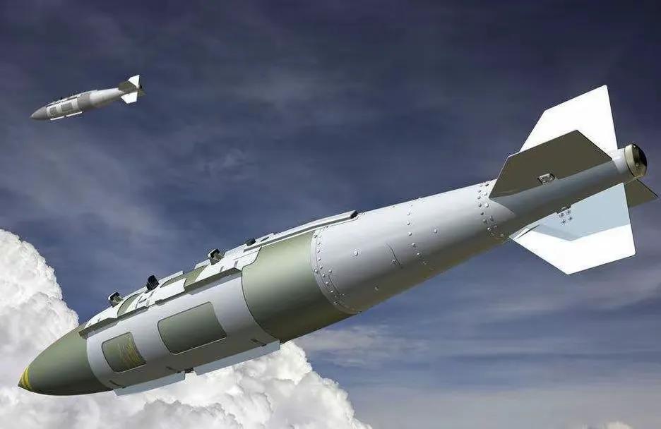 万公里起步的超重型隐身洲际战略轰炸机;射程1万公里的空射核巡航导弹