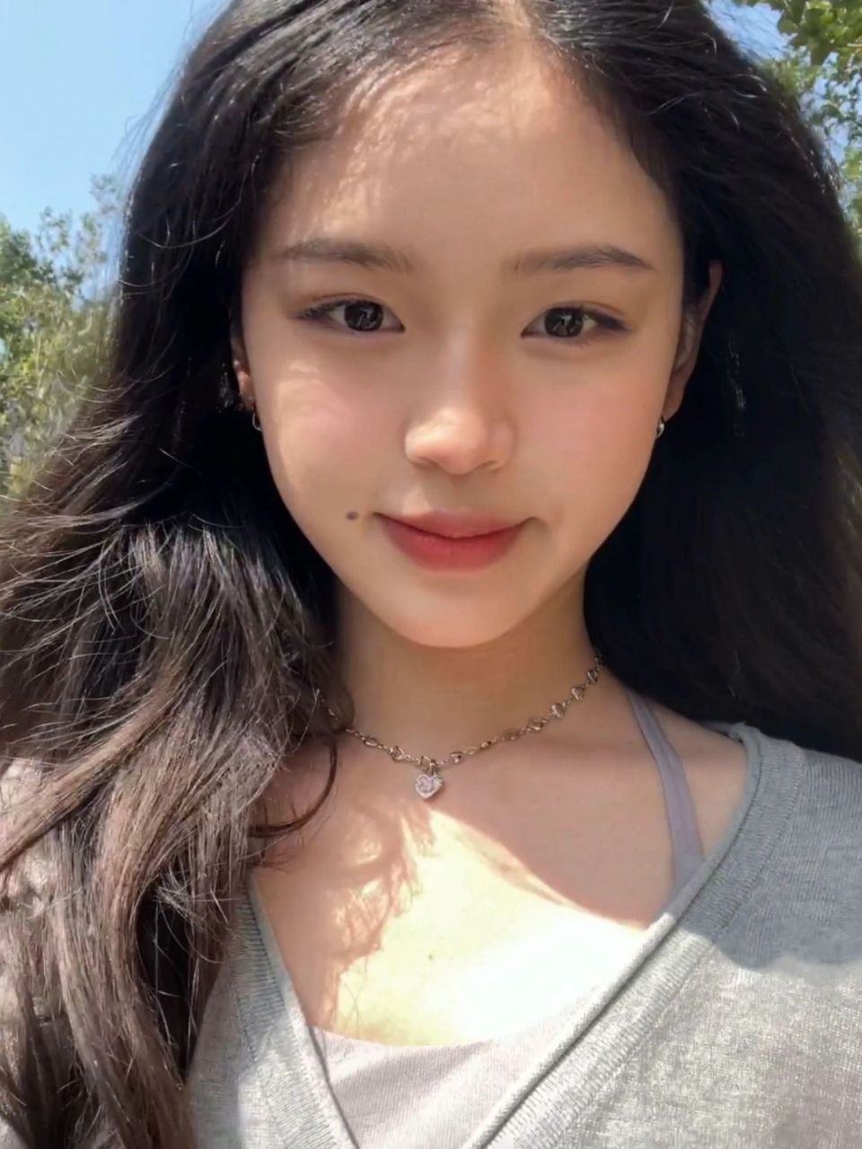 (小时候还因为这个嘴角痣