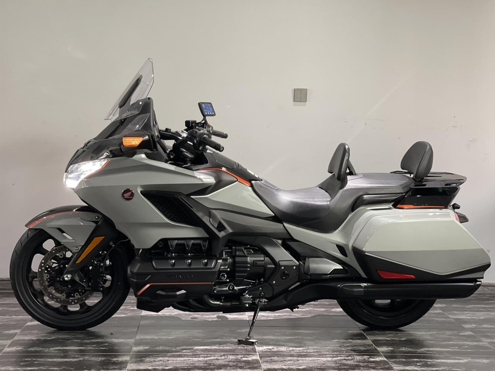 金翼里的魅影bb款 本田金翼f6b-1800  改装-全车xp车衣,行车车机,飞锐