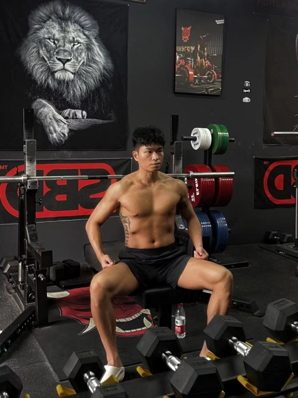 杨晨大神# 除了帅没什么好说的[坏笑][坏笑][坏笑][坏笑]#羽毛球