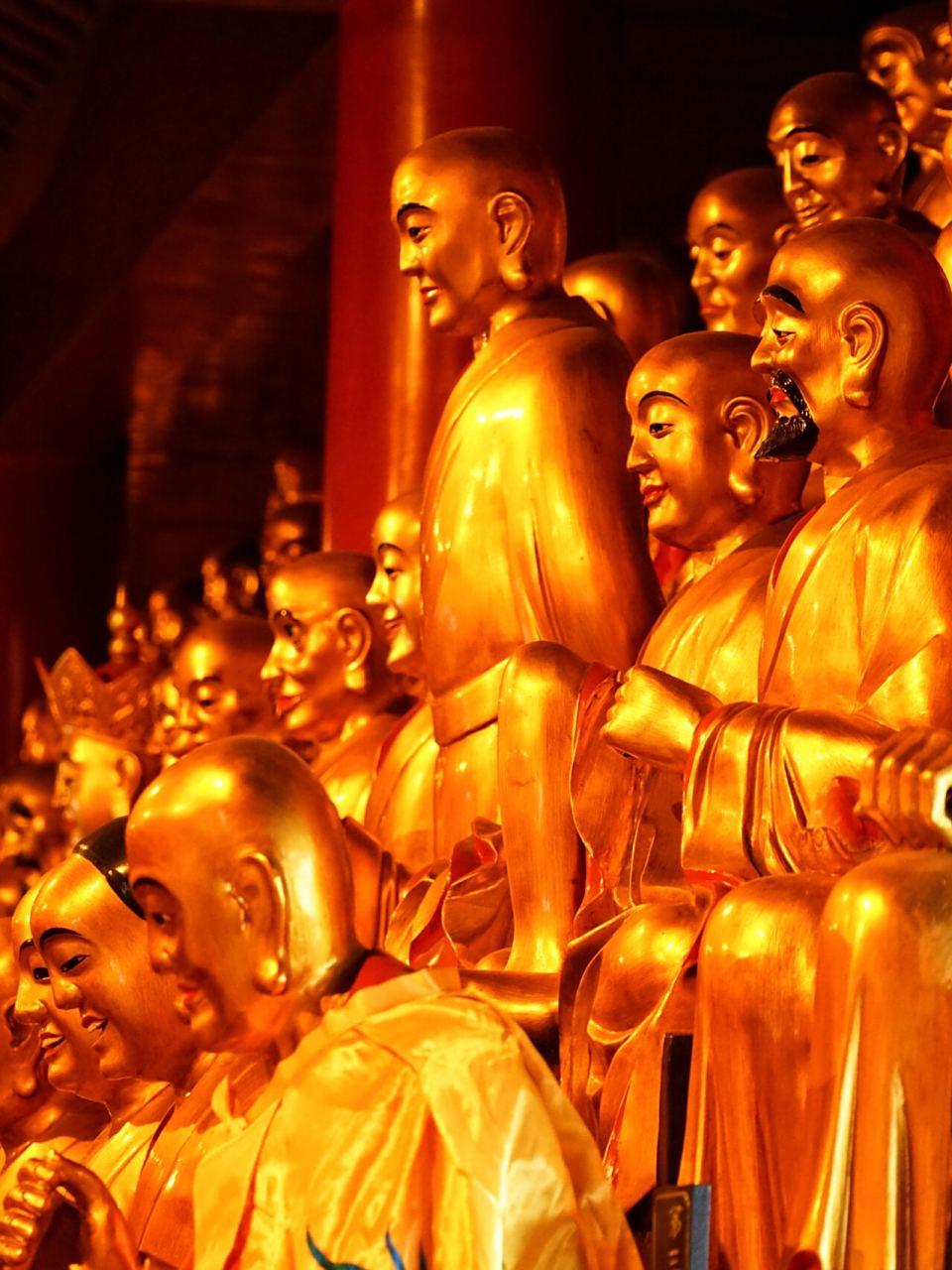 九华山百岁宫五百罗汉堂,让你眼前一"亮" 五百罗汉堂国内很多寺院中都