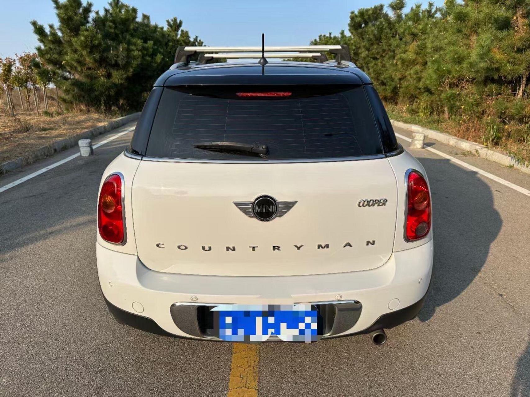 6l自动挡五门五座宝马mini乡下人版,车型定位是紧凑级suv,跑了9万多