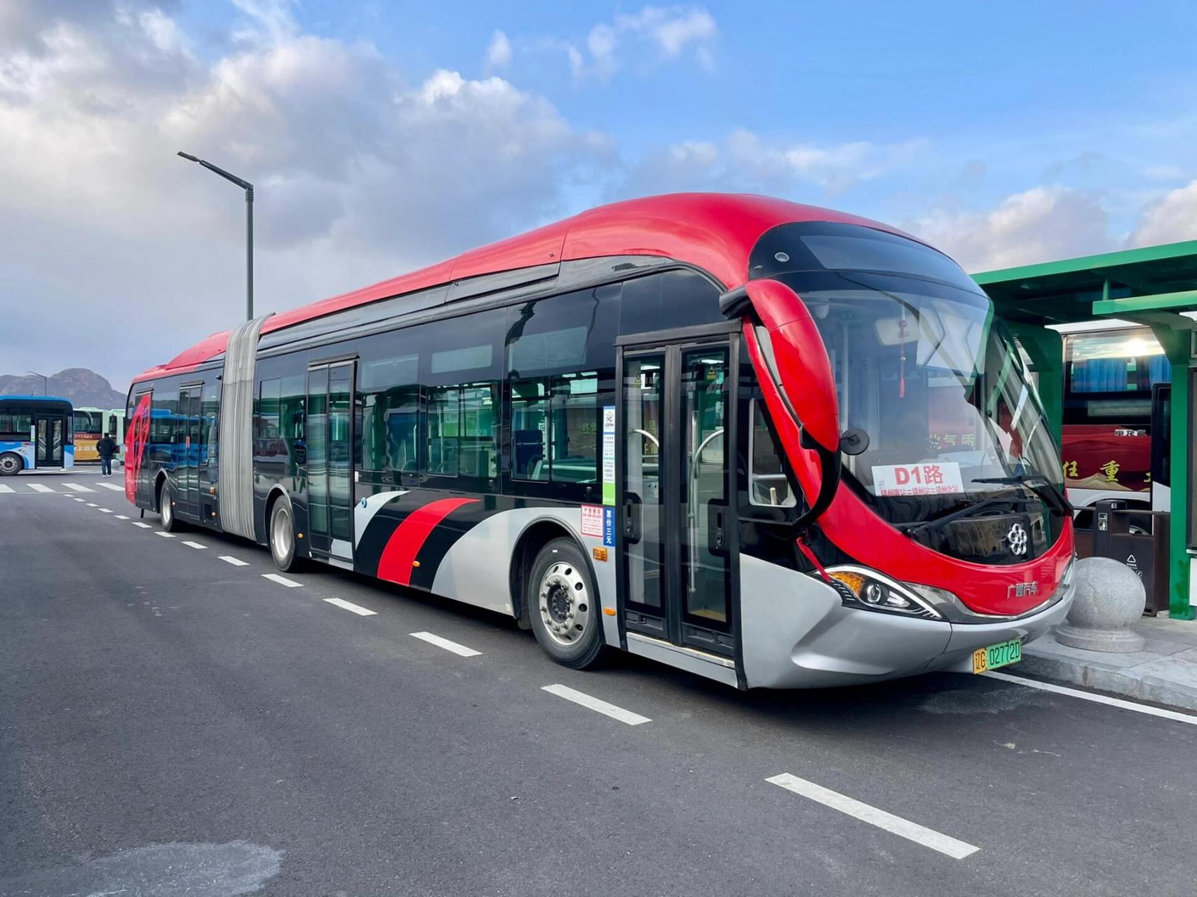 锦州的铰接公交车