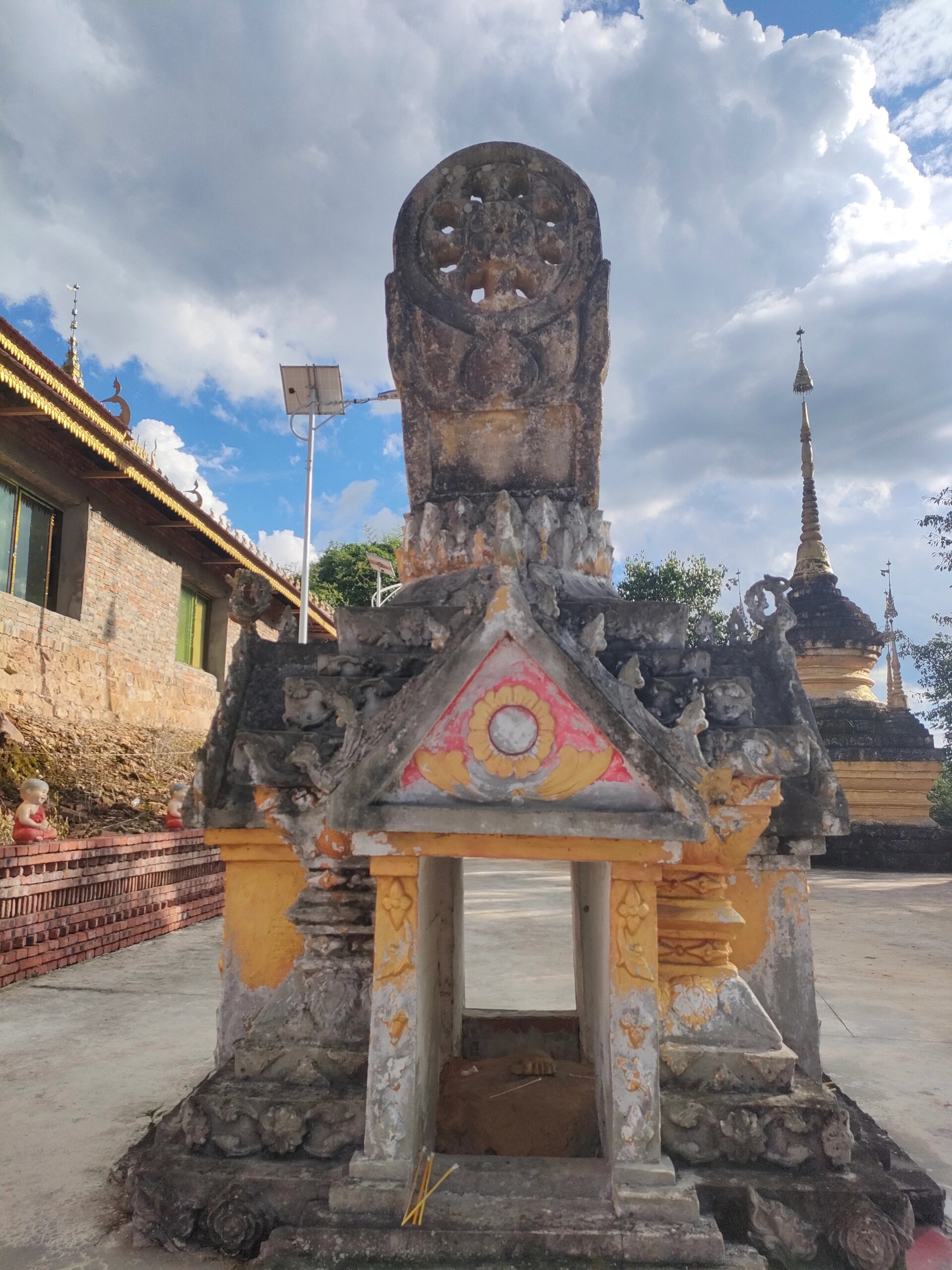 西双版纳大勐龙曼飞龙白塔,黑塔之行