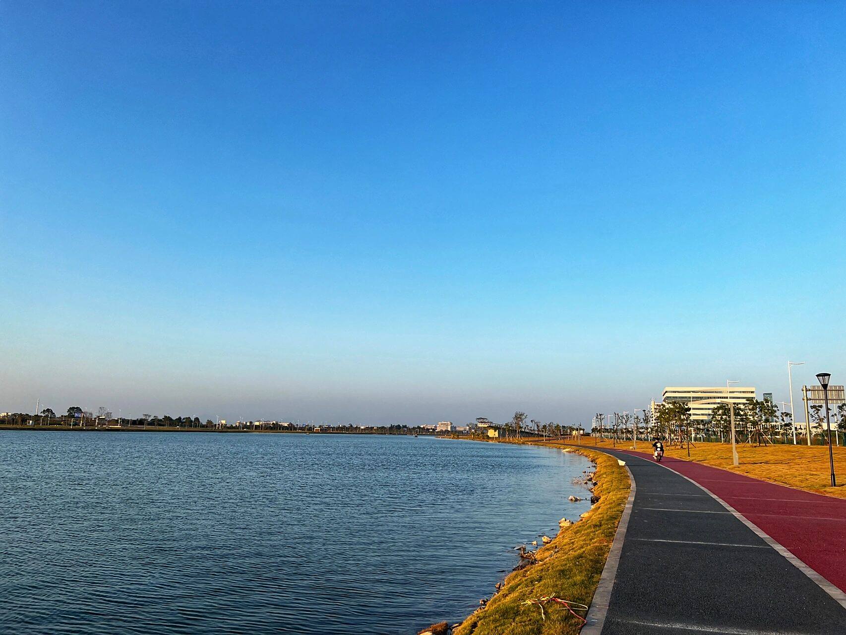 汕头大学东海岸校区 这是全校学生都住海景房的校区