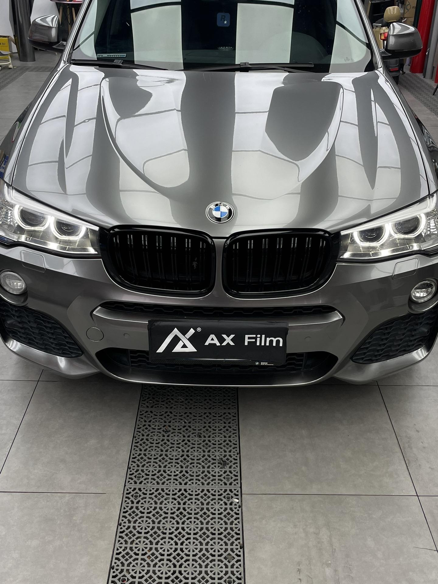 宝马x4装贴液态金属银