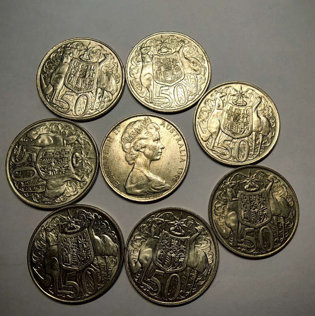 澳洲唯一一款圆形五毛钱硬币 澳大利亚造币局于1966 年首次发行面值50