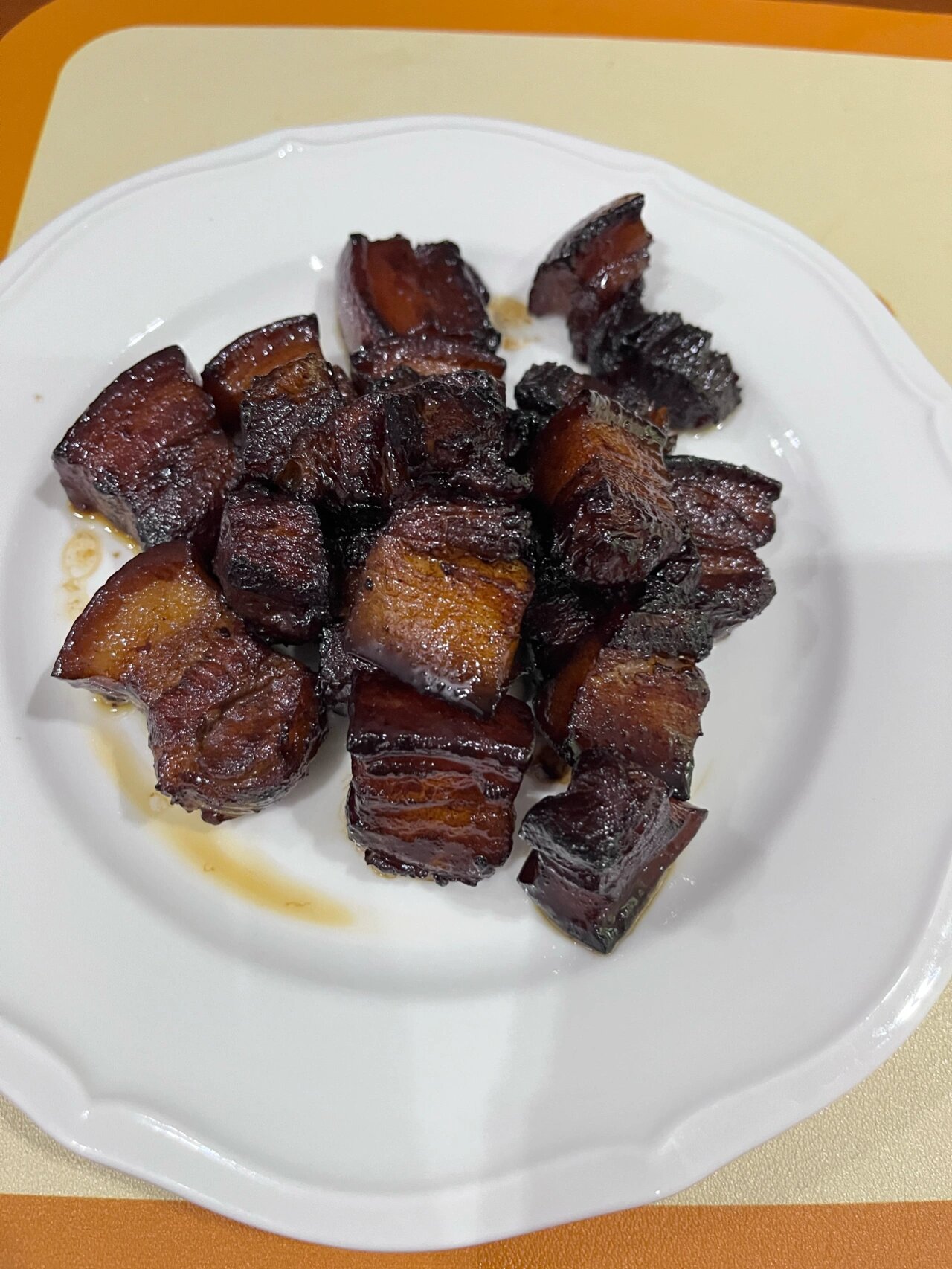 糊了的红烧肉 兴高采烈做个红烧肉,结果糊了