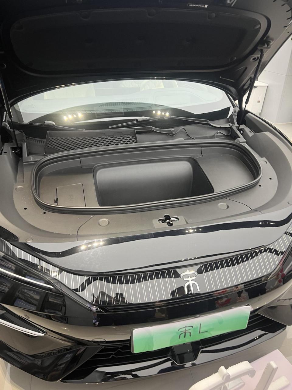 比亚迪 宋l给到一个48l前备箱,增加车子储物功能 最美b级猎装suv