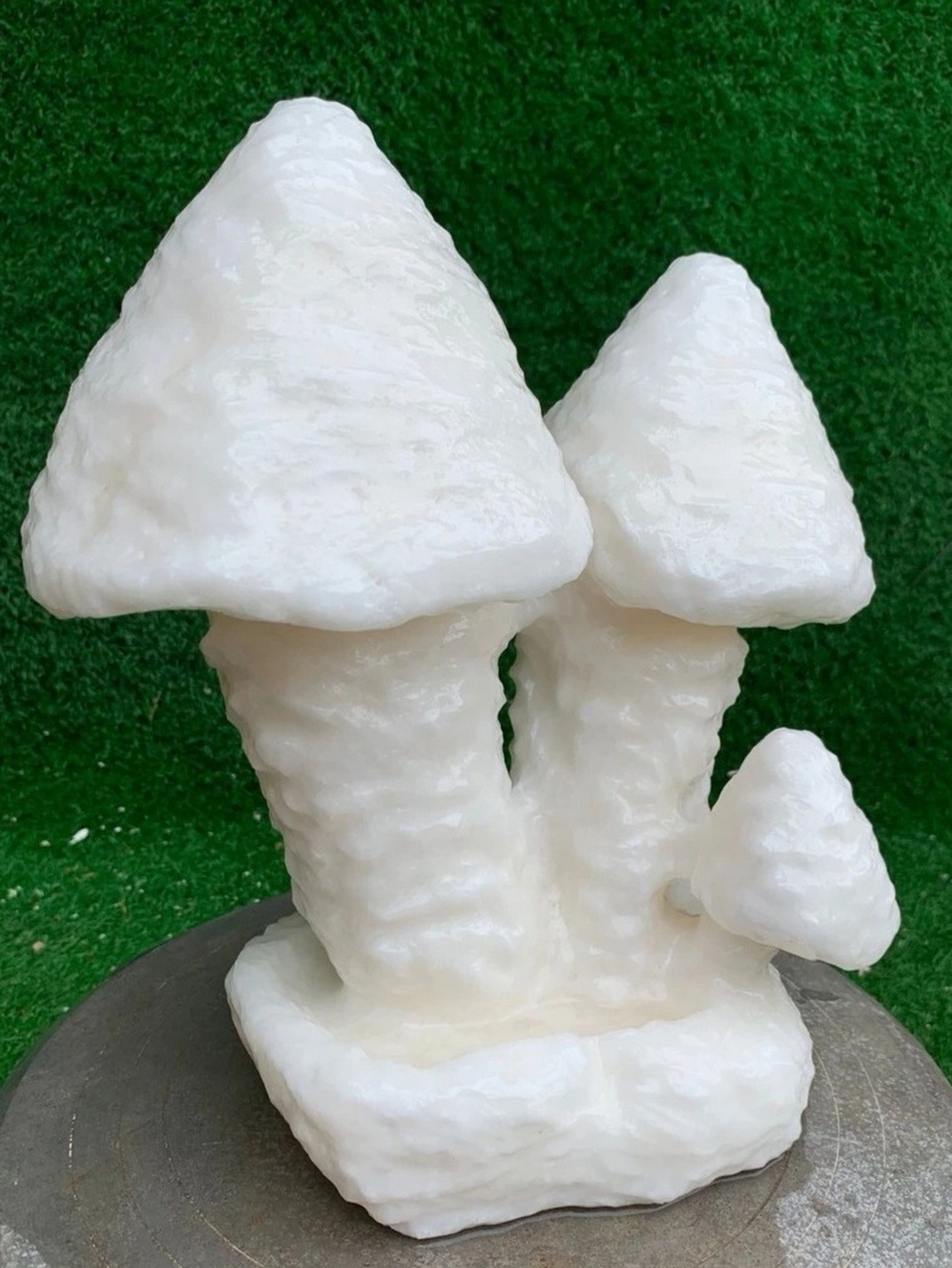 钟乳石(stalactite),又称石钟乳 钟乳石(stalactite),又称石钟乳,是指
