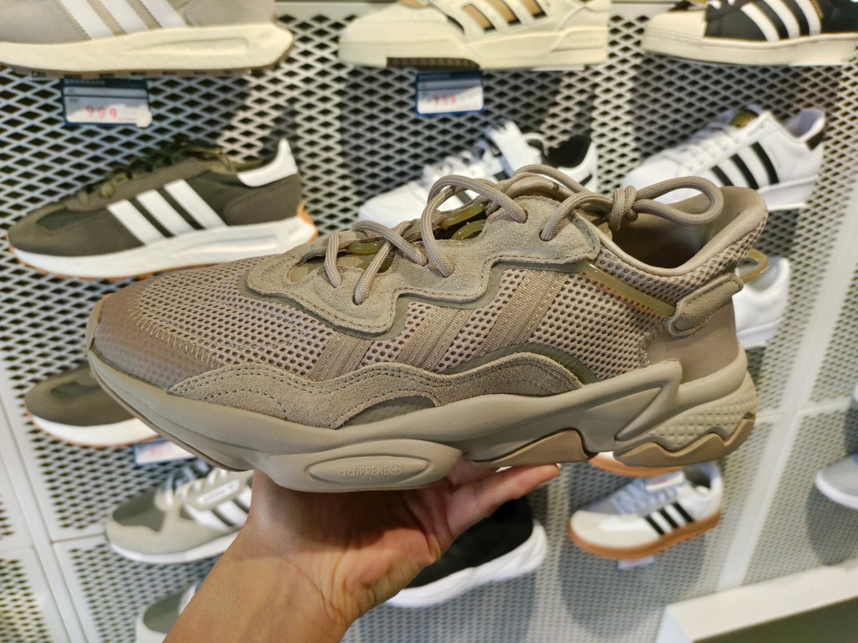 adidas阿迪达斯ozweego三叶草卡其棕男鞋 阿迪达斯ozweego三叶草卡其