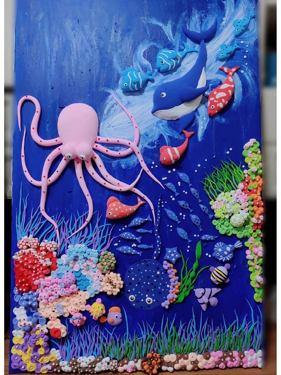 轻黏土手工 海洋世界2 93 这一副整体背景色饱和度高 深蓝色,右上
