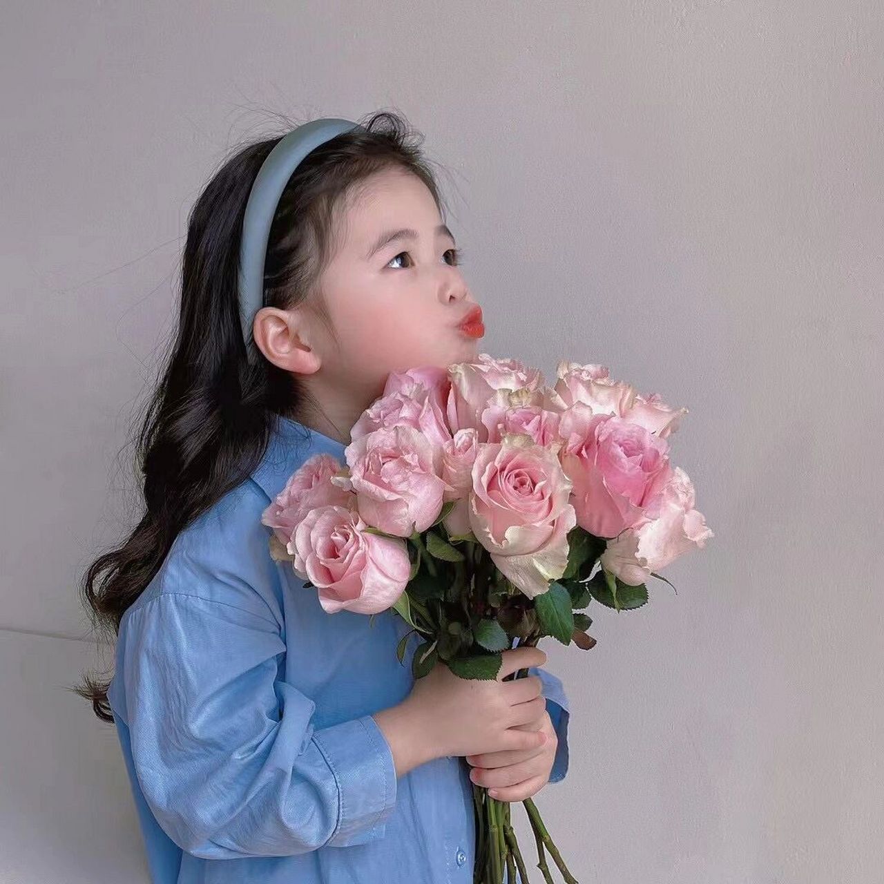 捧花女孩头像也太可爱了吧