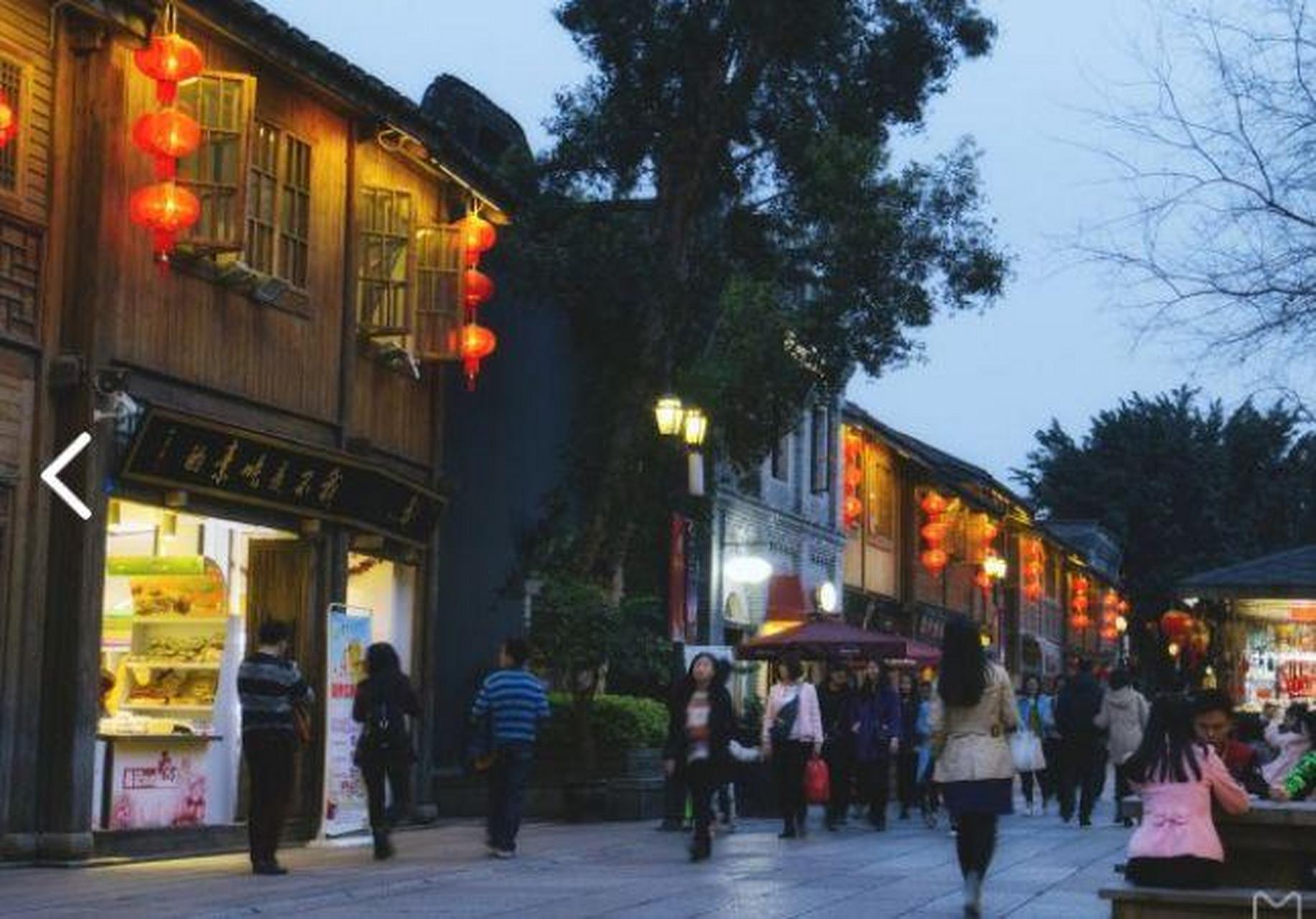 梁实秋的同学张心一是甘肃人,喜食葱蒜;其妻是江苏人,家里忌食葱蒜.