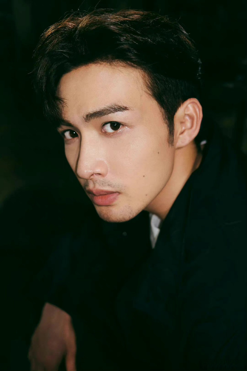 小酷炫彩##张彬彬庄羽花絮照# 庄教授张彬彬vin 言老板限定皮肤花絮