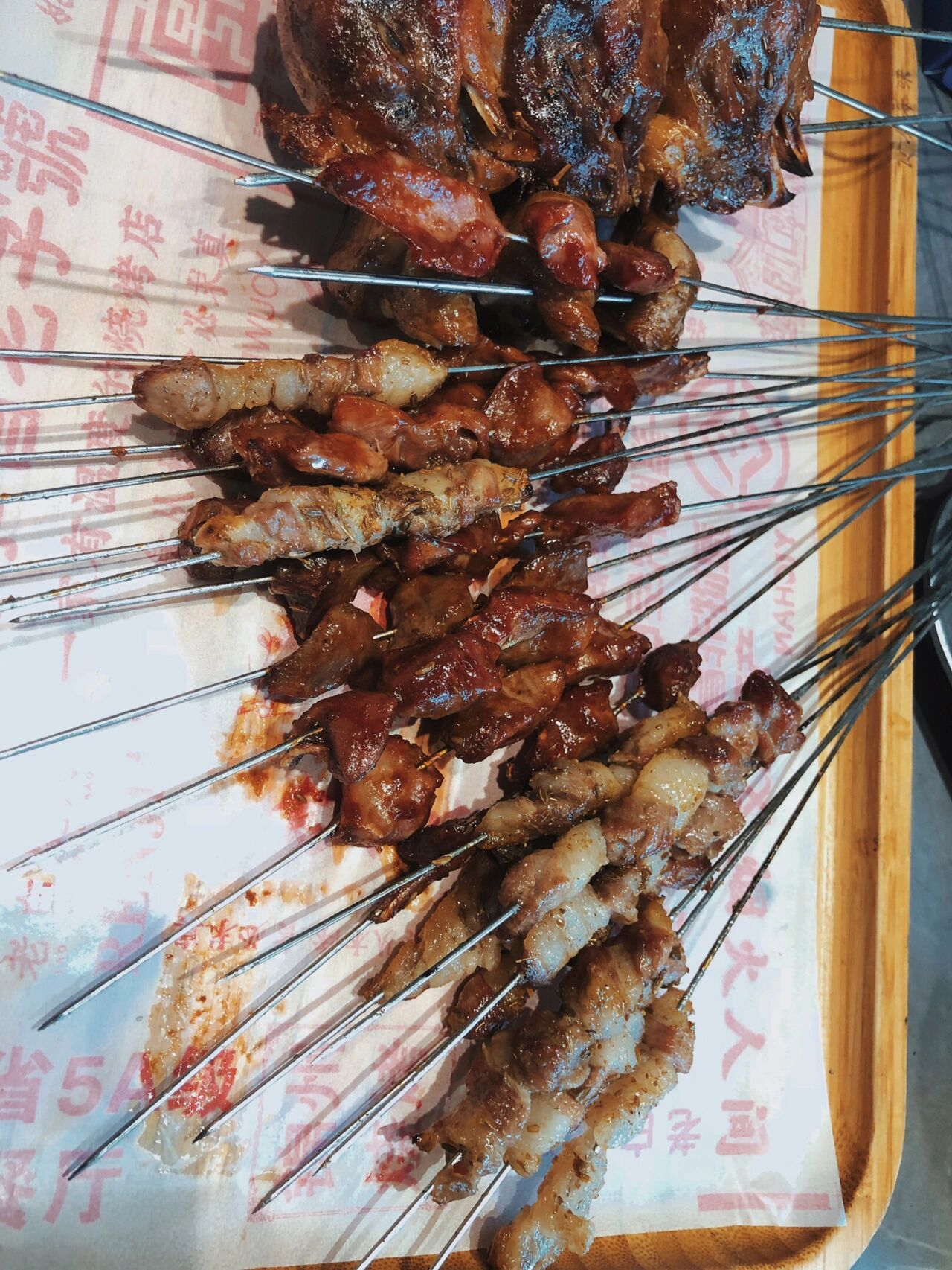 美食打卡 | 锦州老白烧烤 这应该是锦州排名第一的烧烤店吧 1元1串的