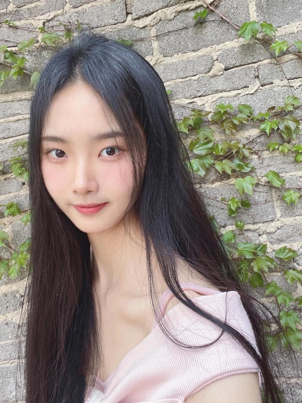 养自己一年,有了一张素颜也漂亮的脸 每次po照片都有姐妹夸我生图皮肤