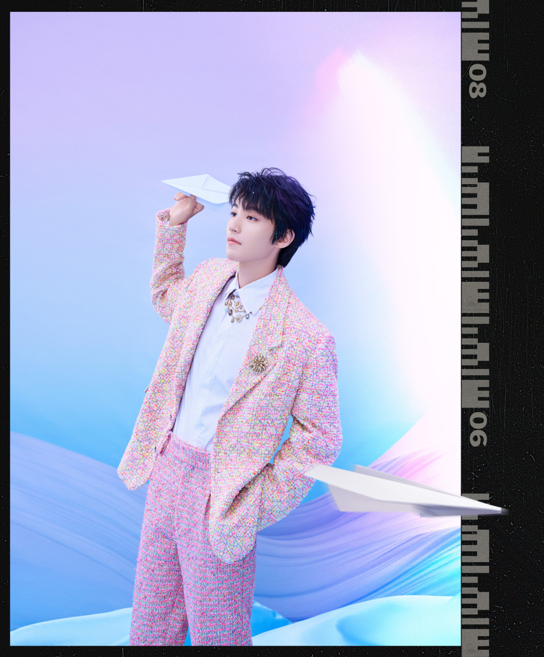 王俊凯#tfboys十年之约演唱会# 眸海温涟倒映星芒璀璨,海浪翻涌谱写