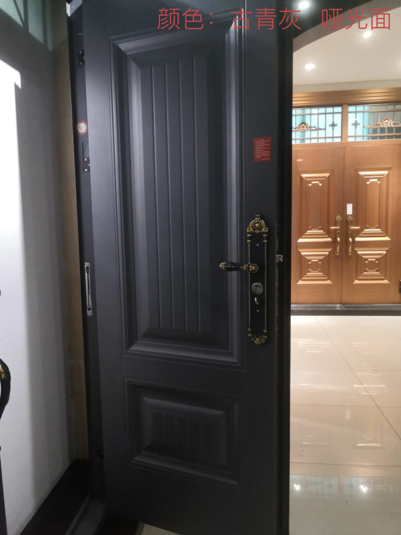 朋友们,帮忙选一下农村自建房堂屋门