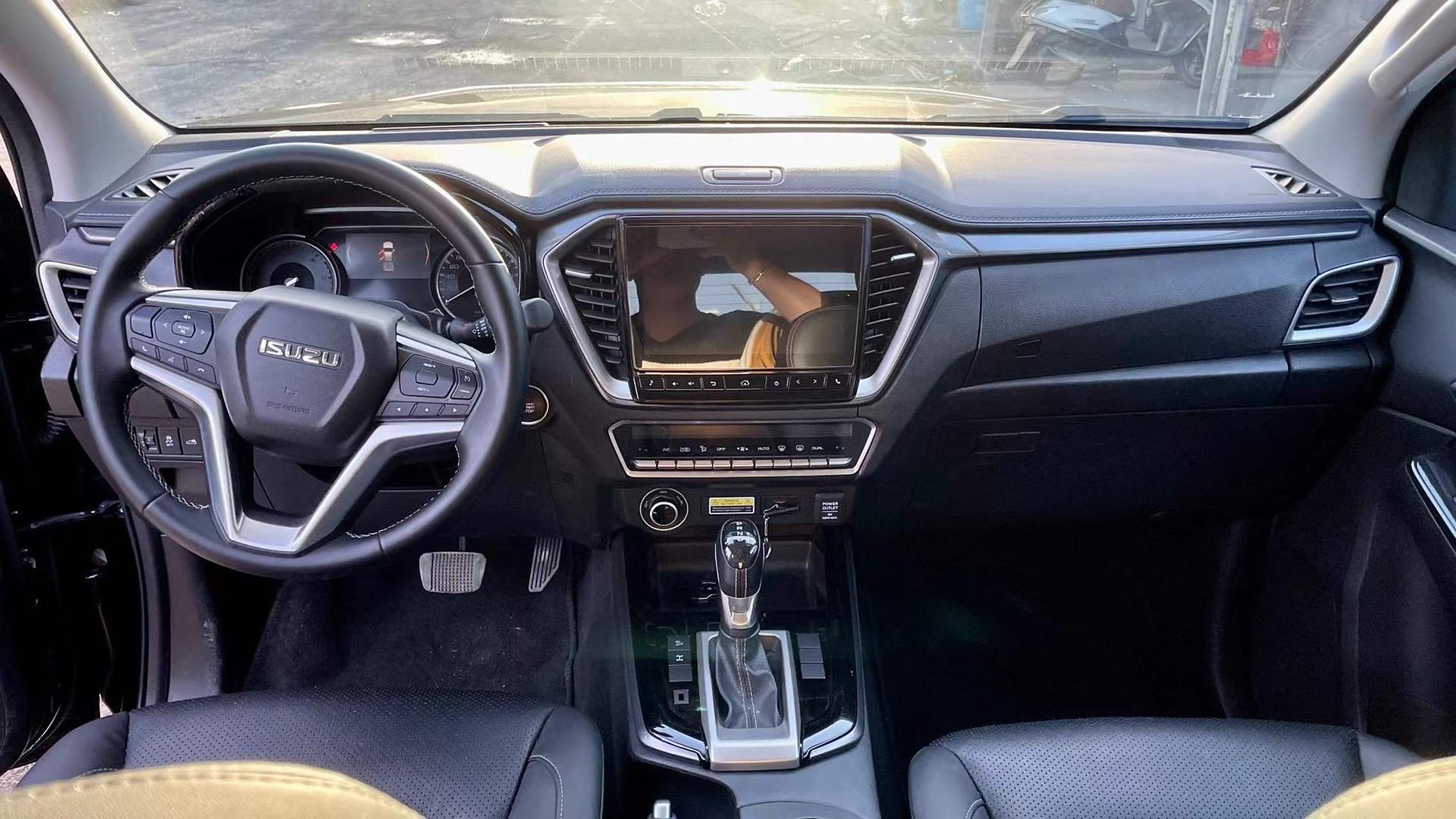 准新22年底五十铃dmax 黑武士 自动挡四驱带差速锁,新车落地20万出头