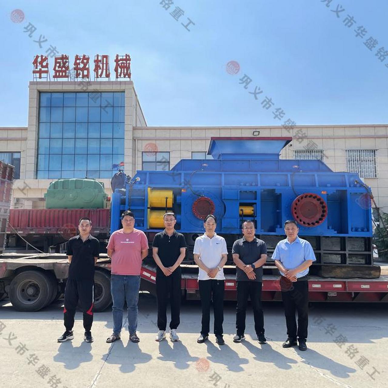 液压对辊破碎机对辊破碎机大型液压对辊破碎机可供选矿,化工水泥,耐火