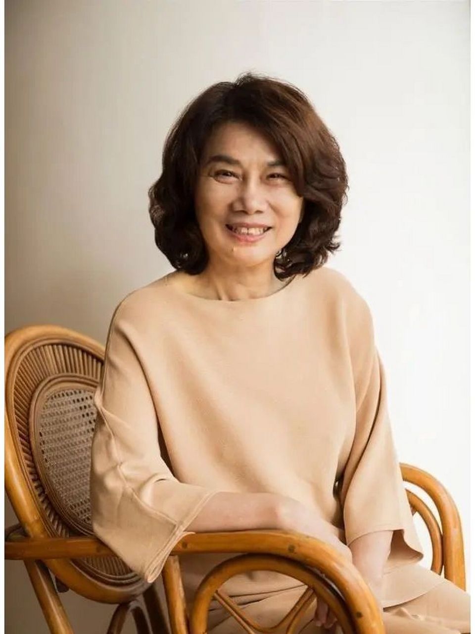 从家庭主妇到格力老总,董明珠的传奇人生 99她从一个家庭主妇到格力