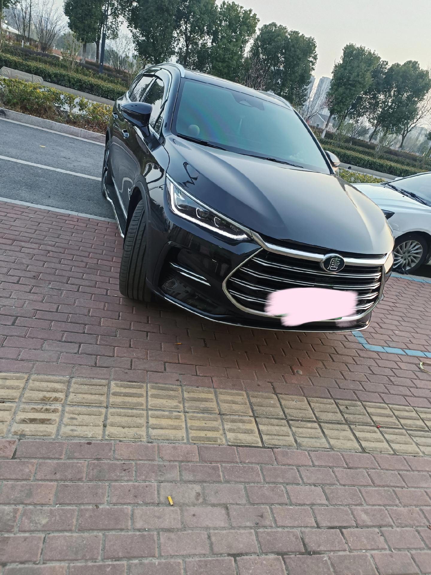 比亚迪唐安装迎宾踏板效果可见