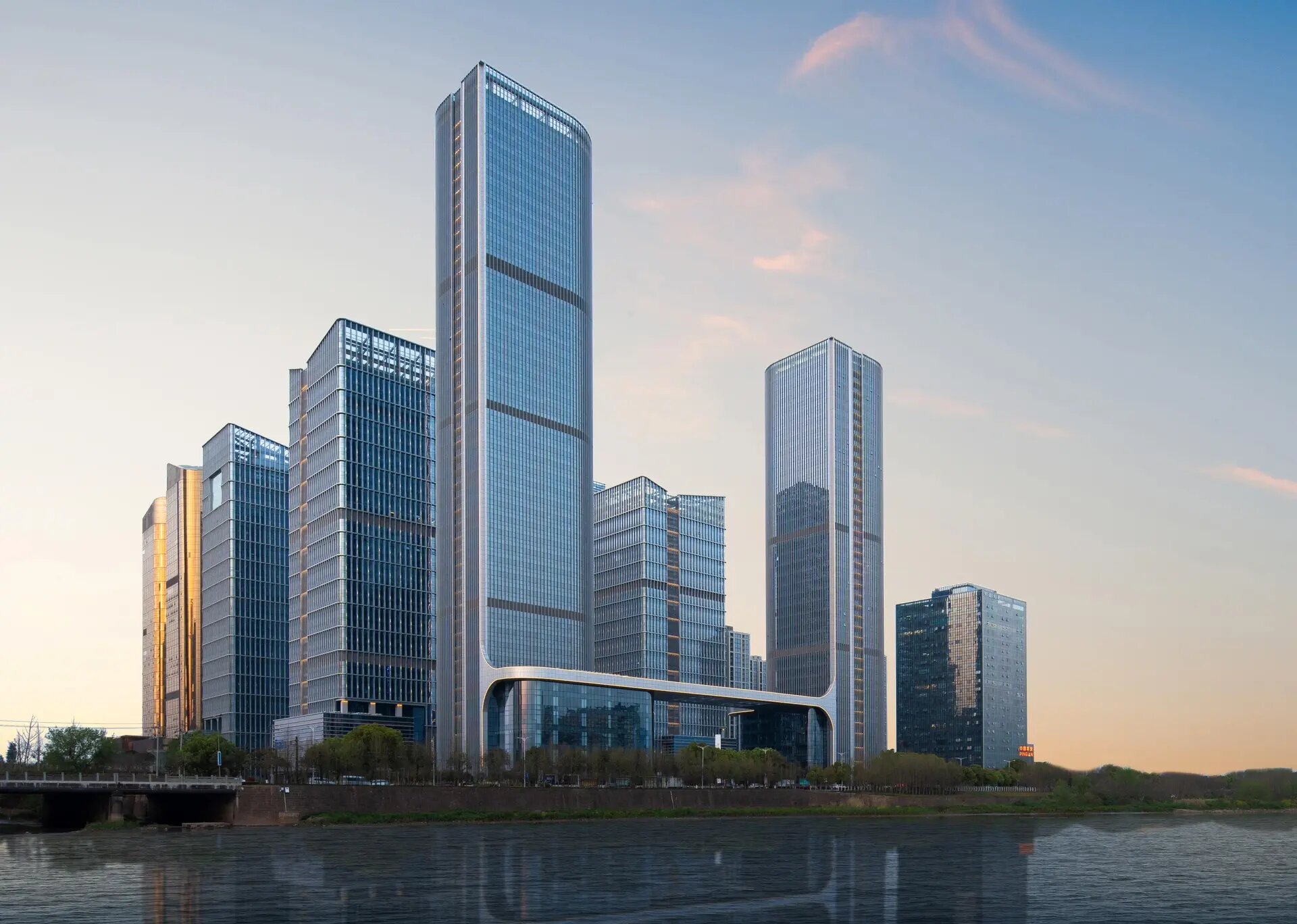 中福广场位于义乌cbd核心区,定位为服务浙商回归的高标准金融商务