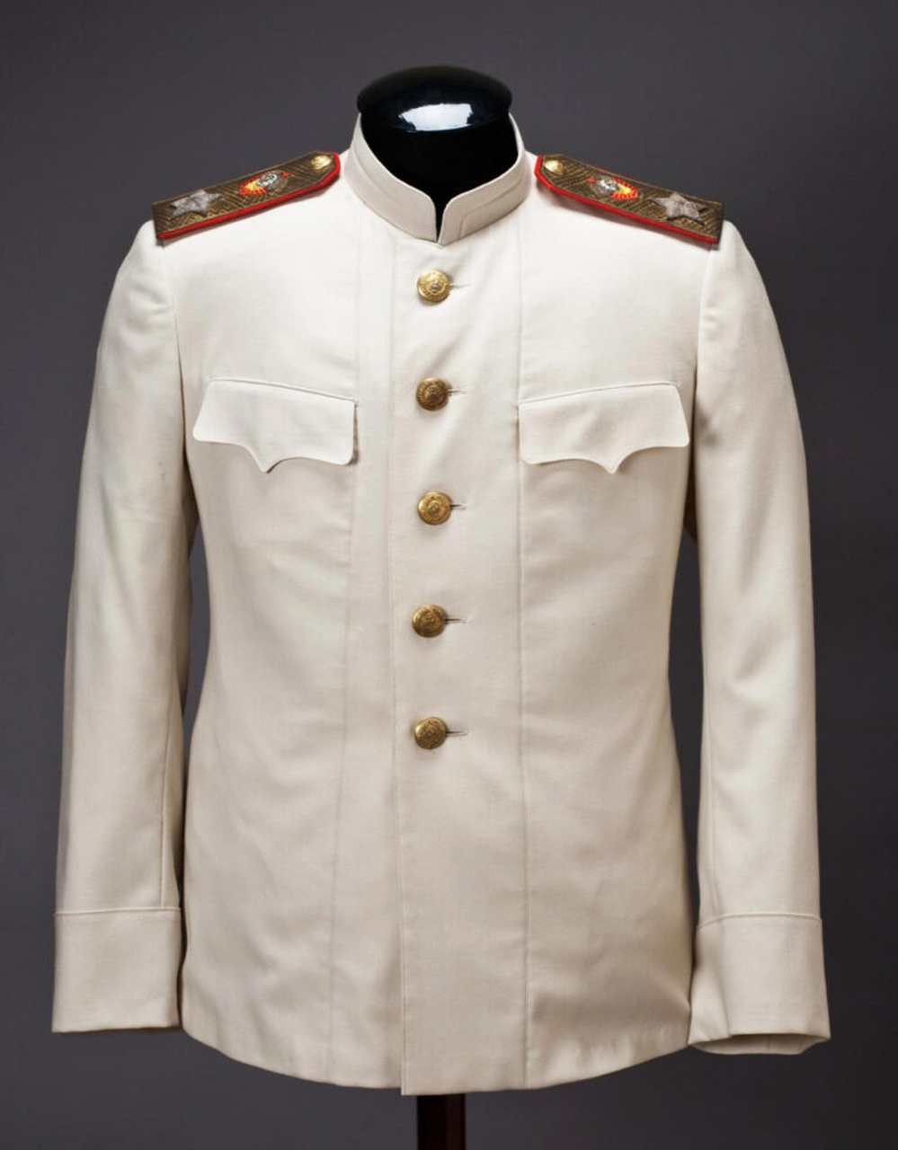 军事收藏:斯大林的元帅胜利礼服 1945年6月24日,莫斯科红场举行了著名