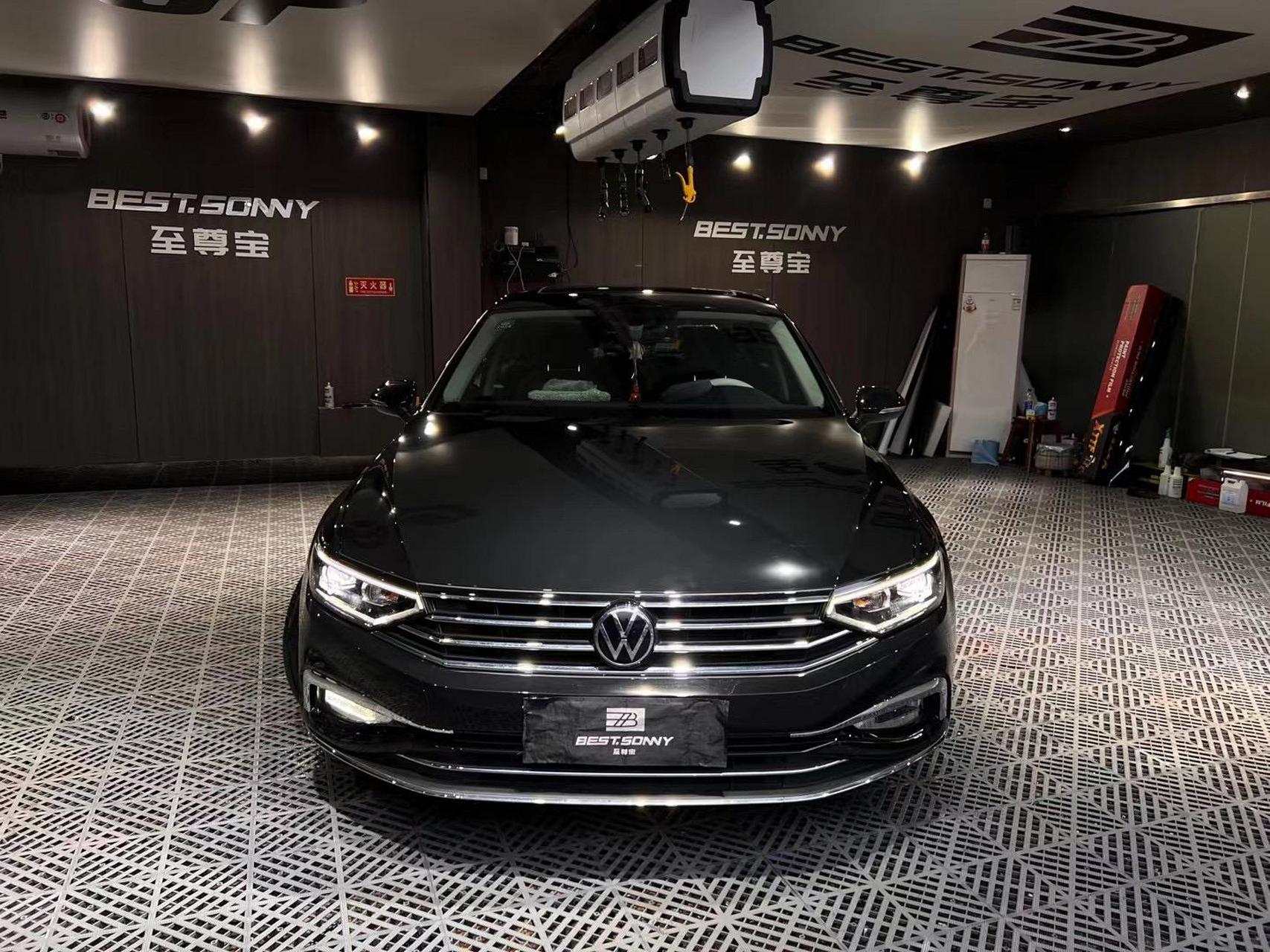 大众迈腾 tpu亮黑车衣搞定 完美03黑武士