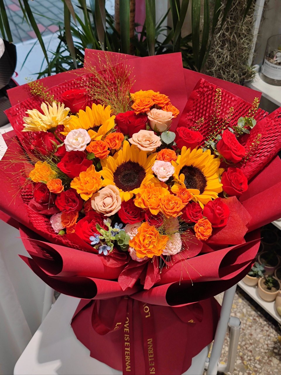 70岁老人生日花束 送长辈红色永远不会出错