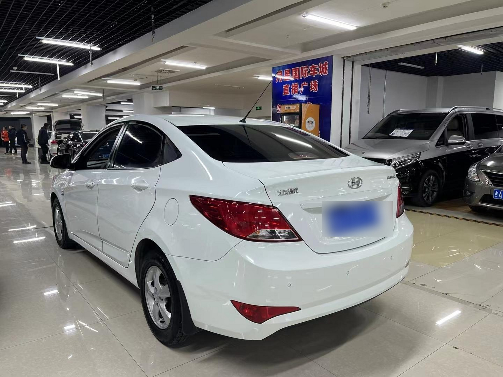 58万!新到15年现代瑞纳!自动挡1.4!全车原版!大部分原漆!八万多公里!