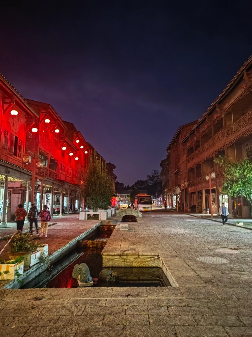 贵州小镇你知道多少 贵州关岭县永宁镇,小镇安静的坐落在山脚下,你还