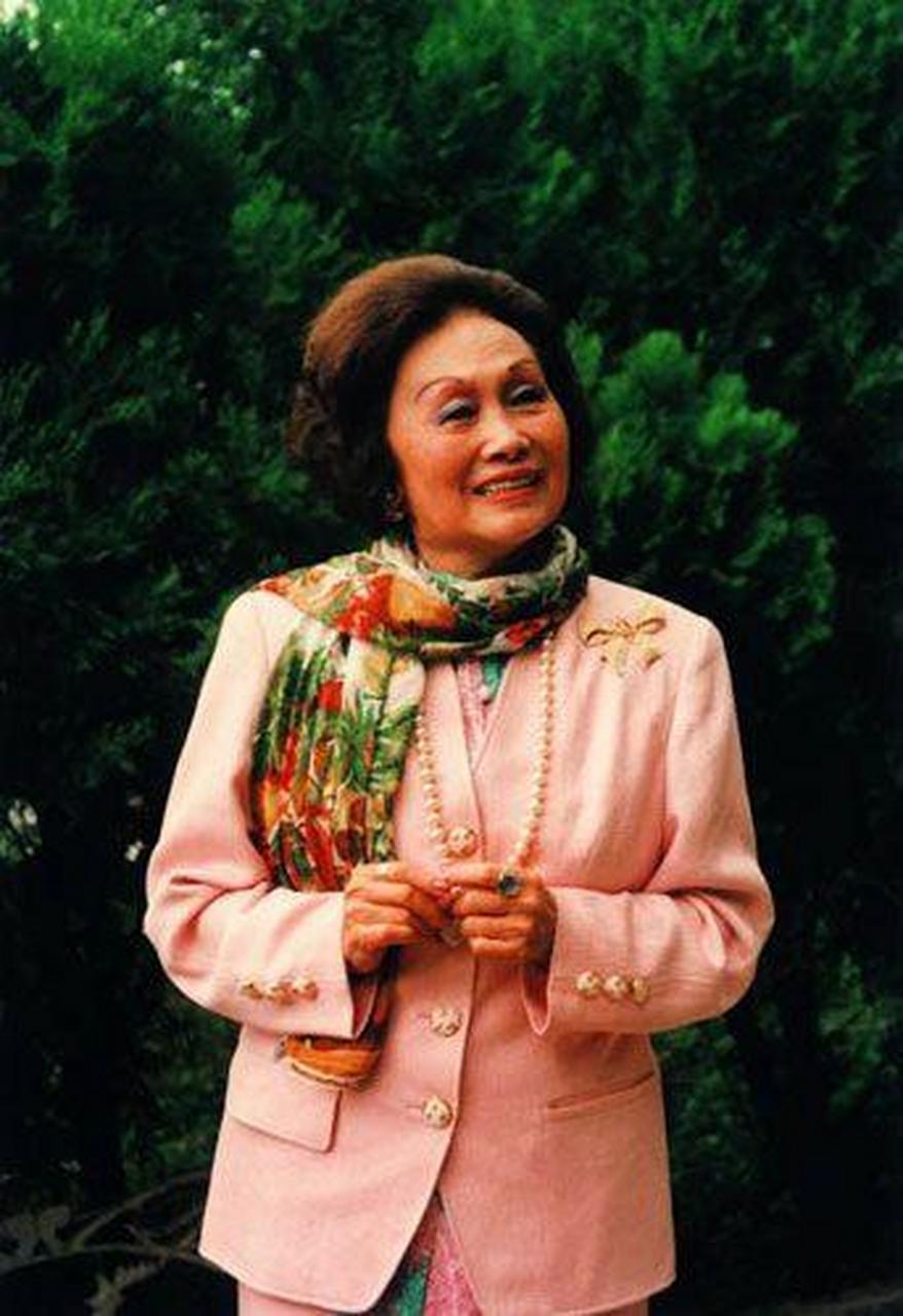 陈香梅与陈纳德的爱情,遭到多方阻止,特别是遭到她父亲的强烈阻止.