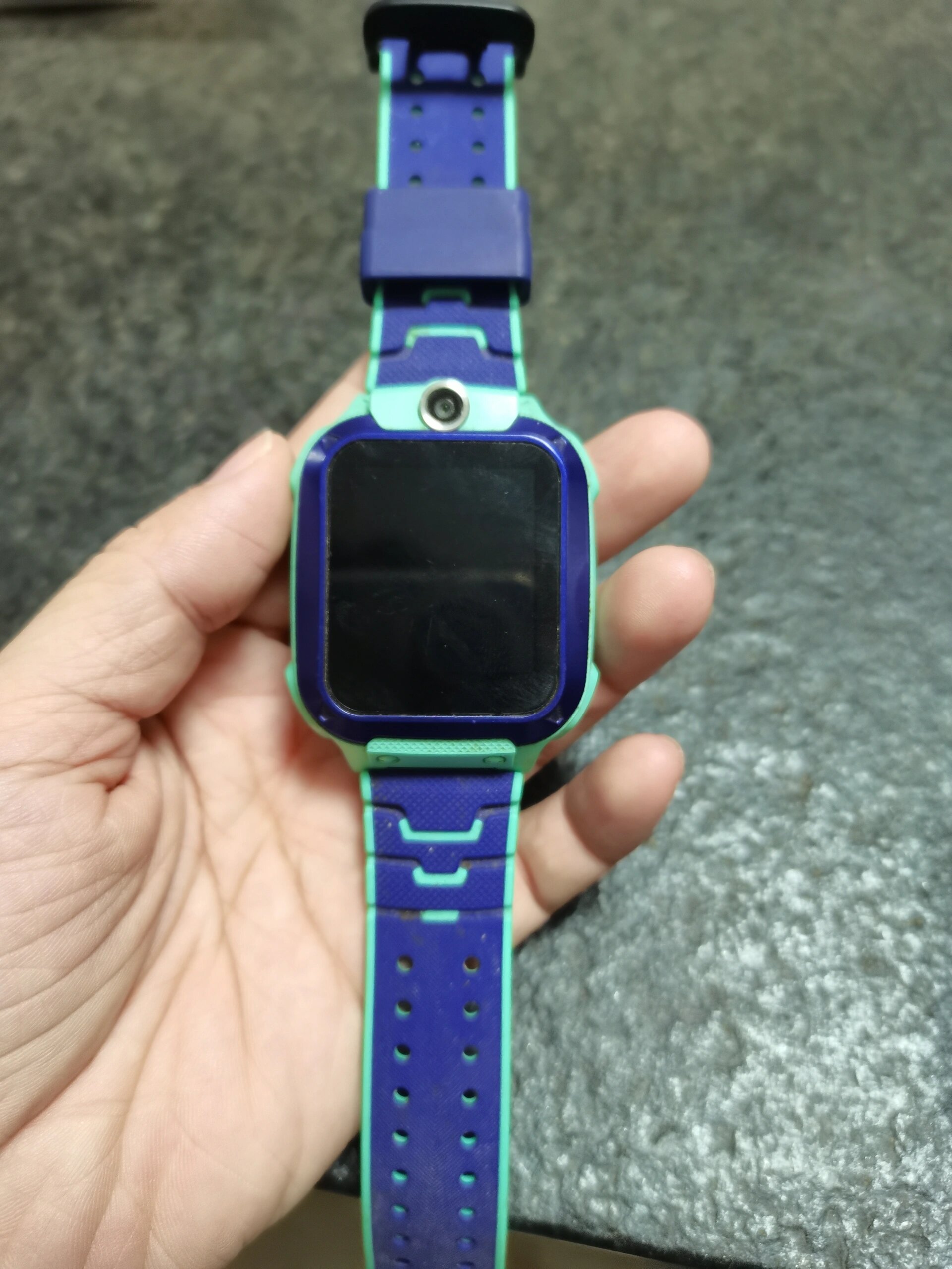 小天才儿童手表z5q 一次没用过,但是就一直闲置,有点旧了,因为当时