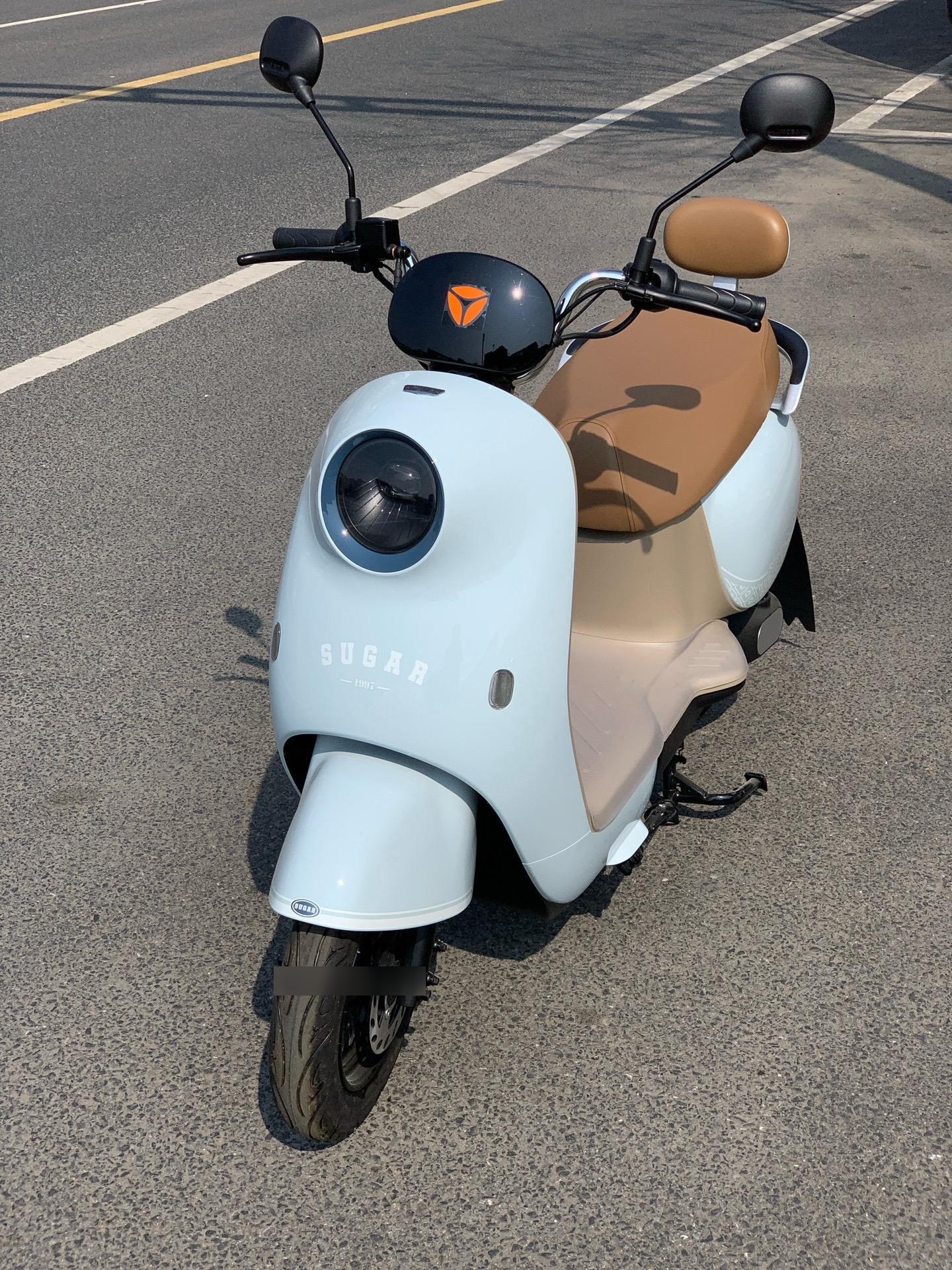 雅迪m30-d,复古圆润 时尚大气