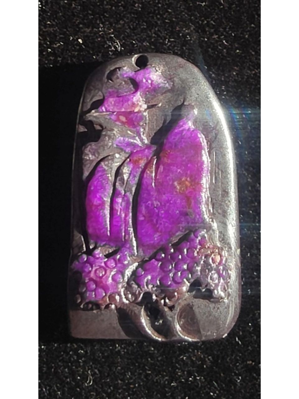 天然舒俱来有石头生长纹路痕迹,纹路清晰,花纹呈块状,多为樱花花瓣状