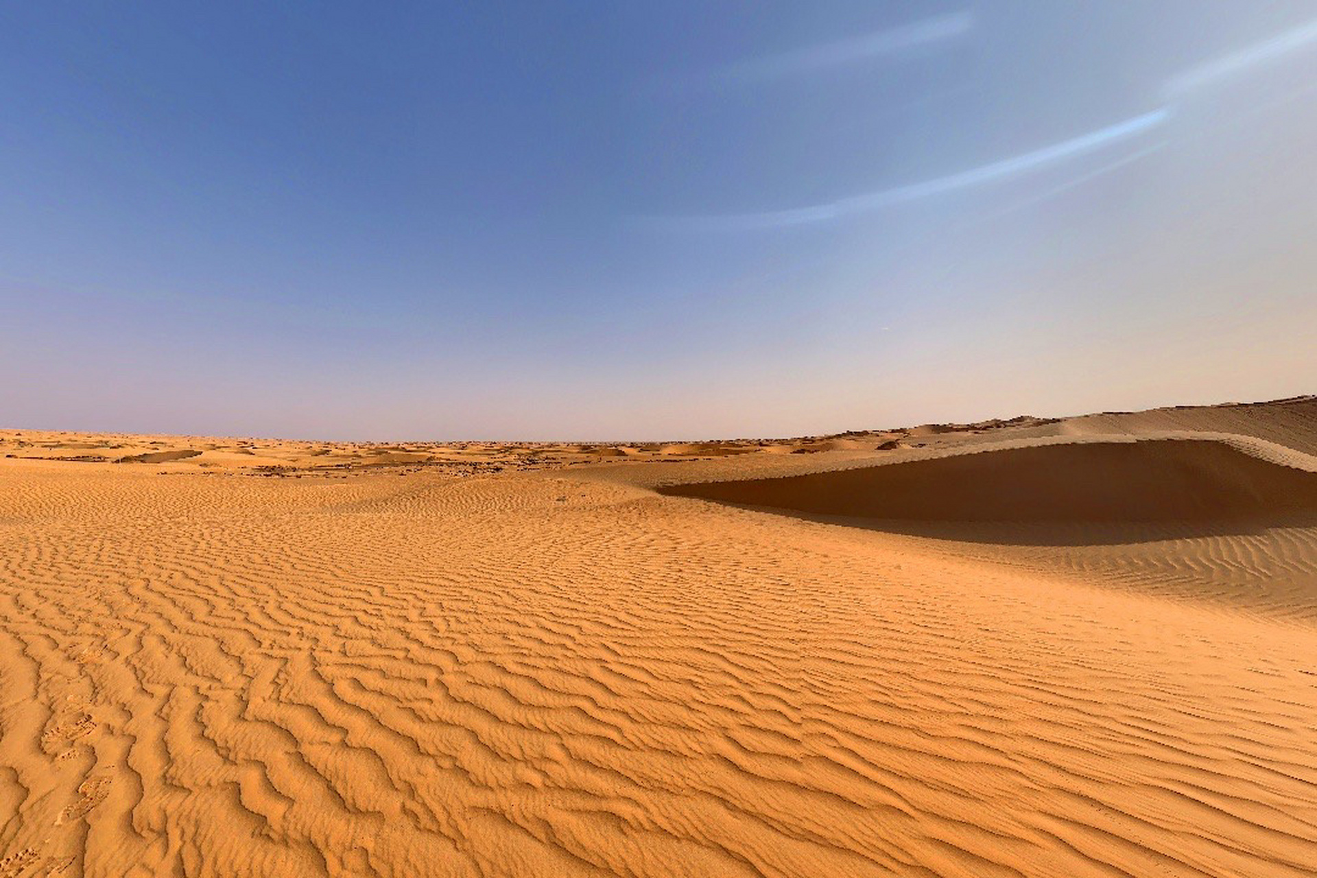 毛里塔尼亚境内的撒哈拉沙漠风光 毛里塔尼亚位于非洲西北部,地处北纬