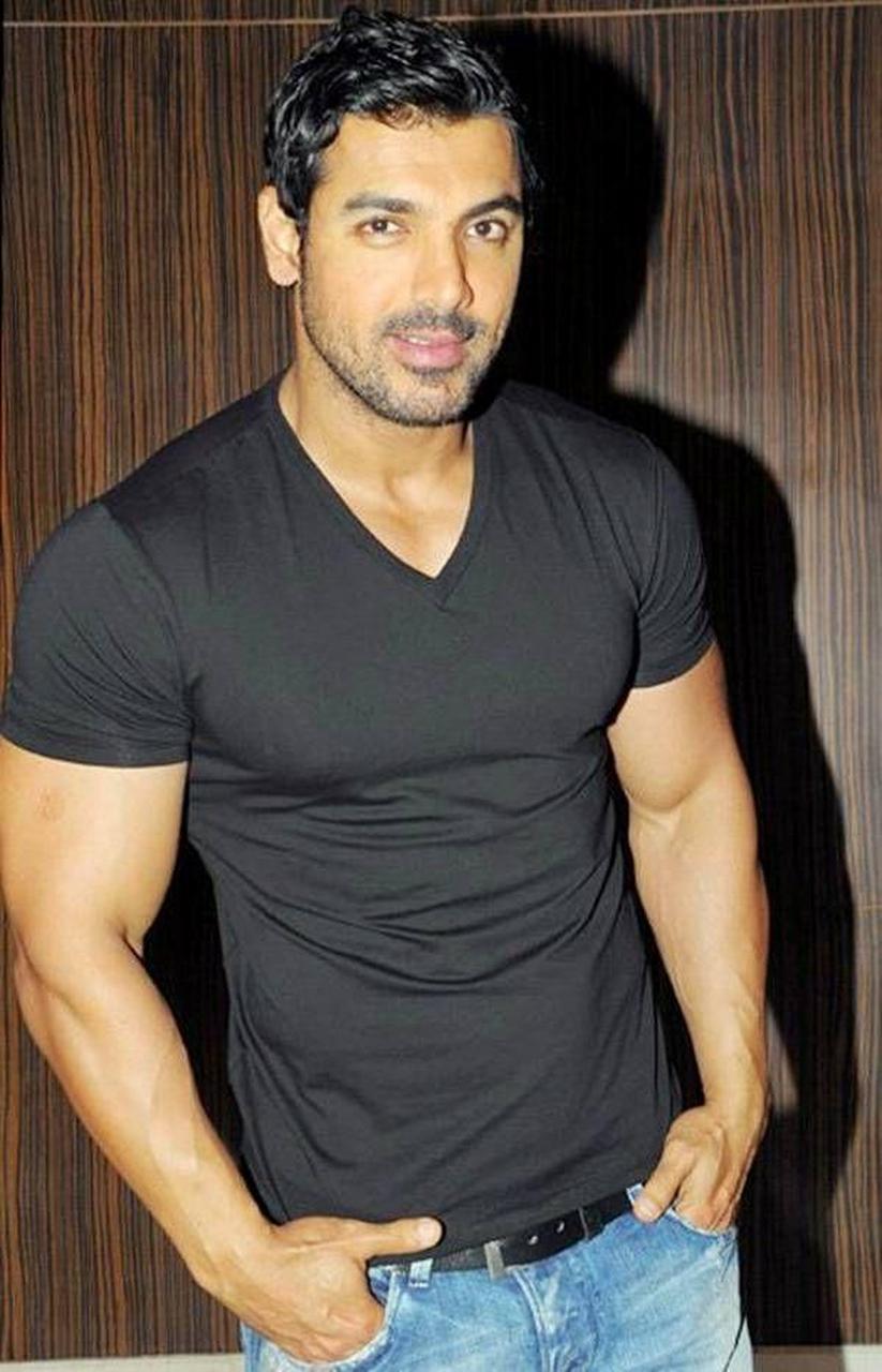 49岁的宝莱坞印度男演员 john abraham 曾经是一名男模特,他出演了