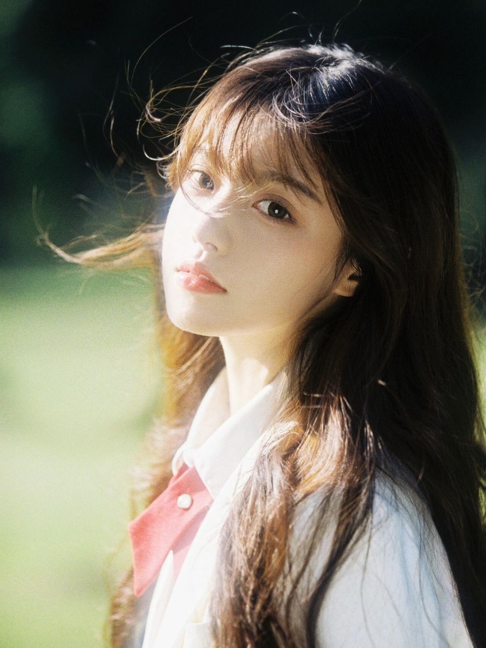 逆光侧脸|摄影拍照动作姿势详解教程(一) 哈咯大家好 这是我的一期新