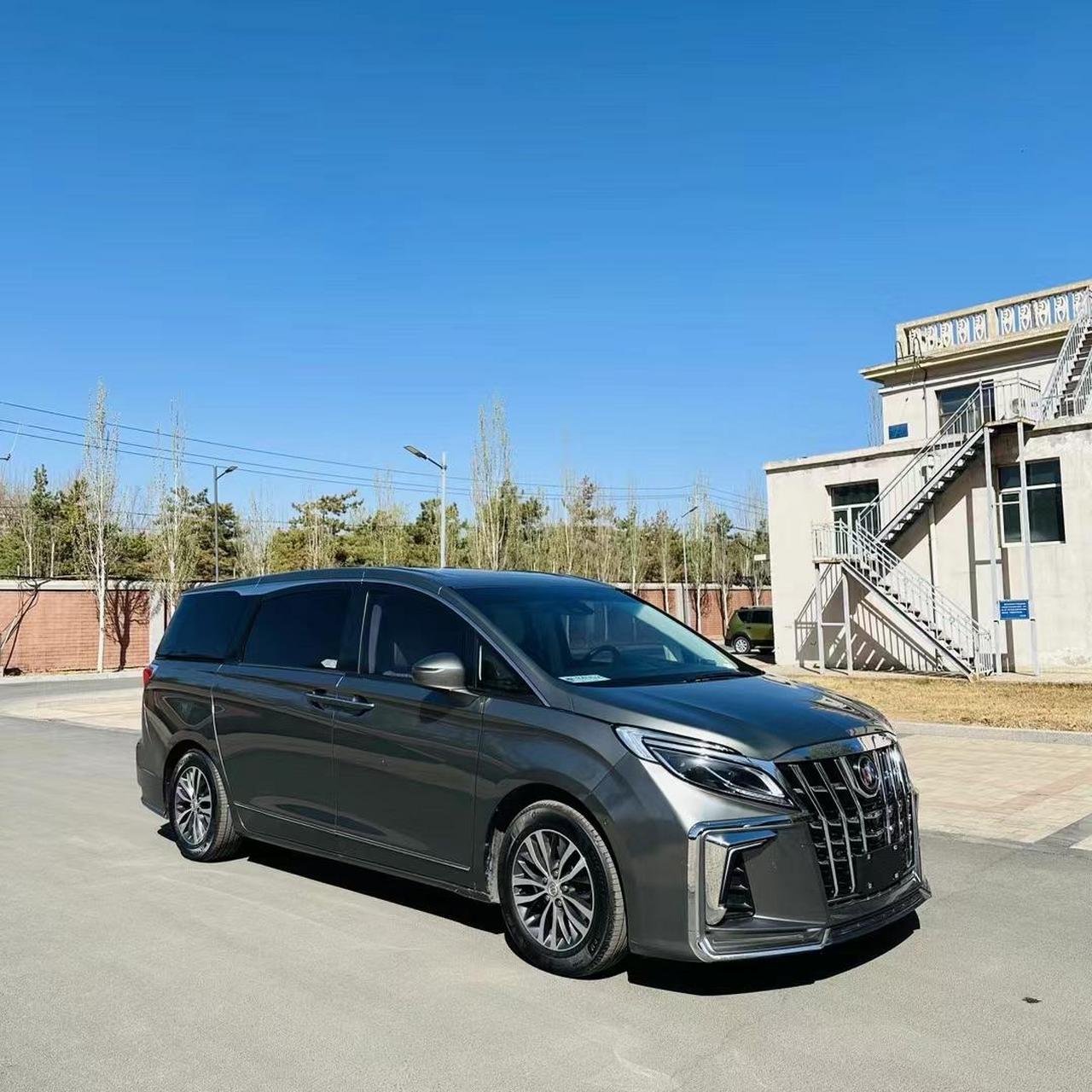 17年别克gl8es旗舰版,2.0t自动顶配,蒙娜丽莎前脸 裸车39.