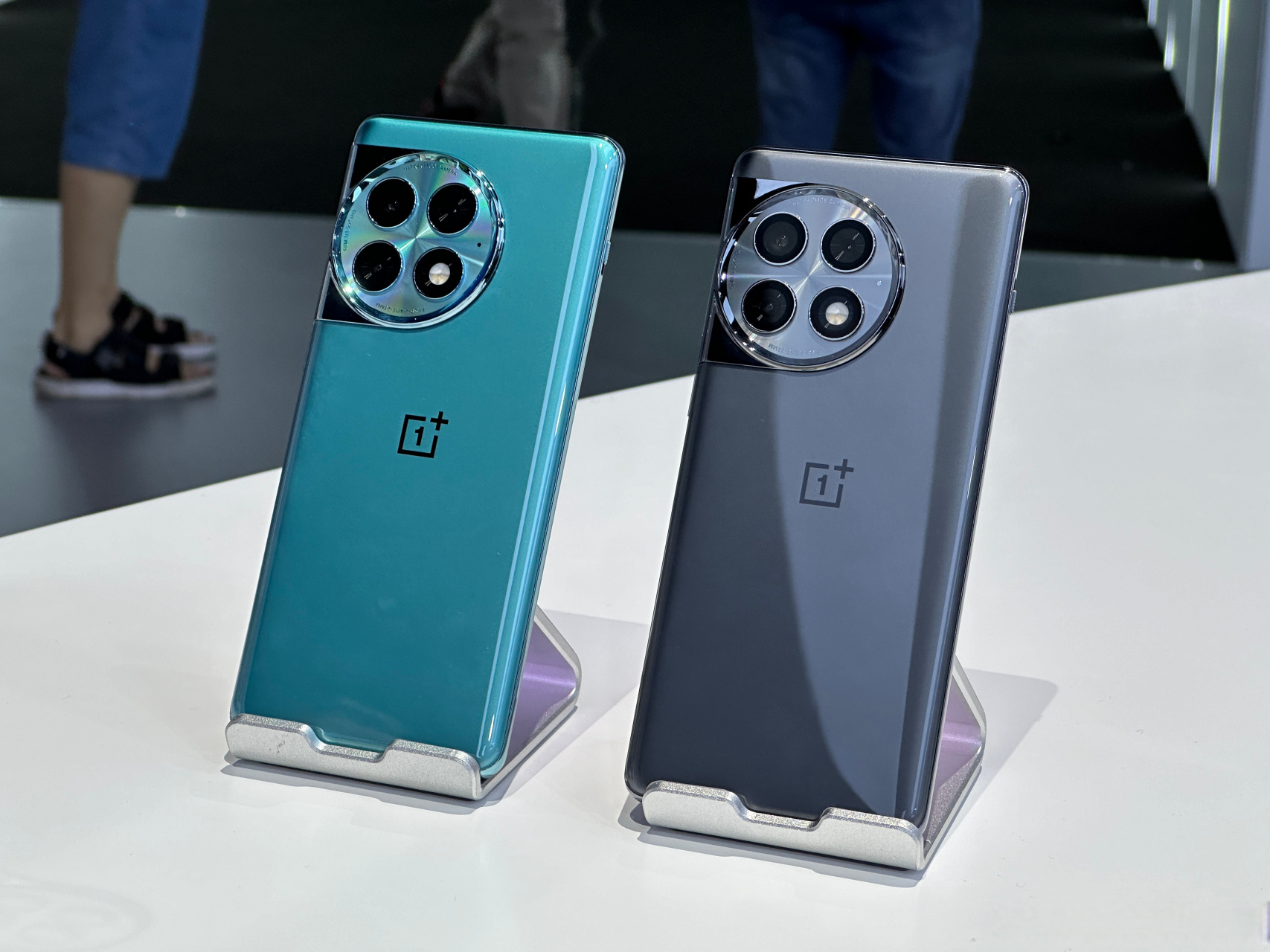 一加ace2pro 现场真机图,颜值很高