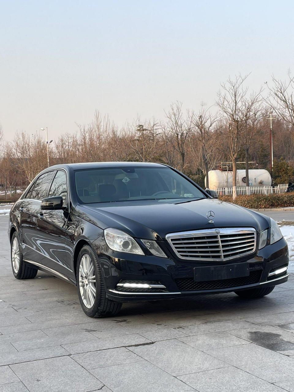 新到:2013年7月奔驰e260 l cgi优雅型,新车指导报价43.8万,1.