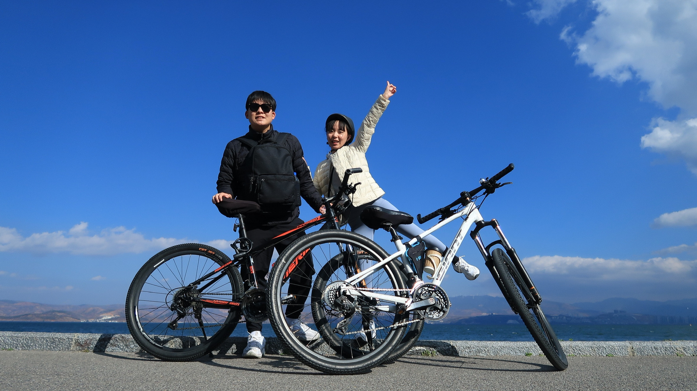 自行车环洱海图片