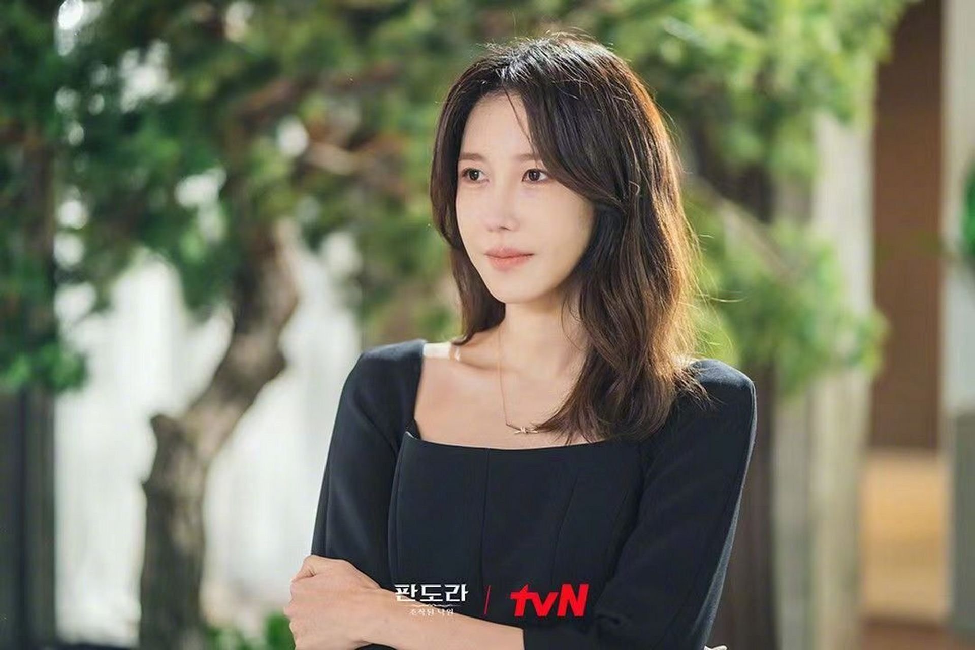 该剧讲述被人羡慕的女人在恢复失去的过去记忆的同时,为了惩罚随意