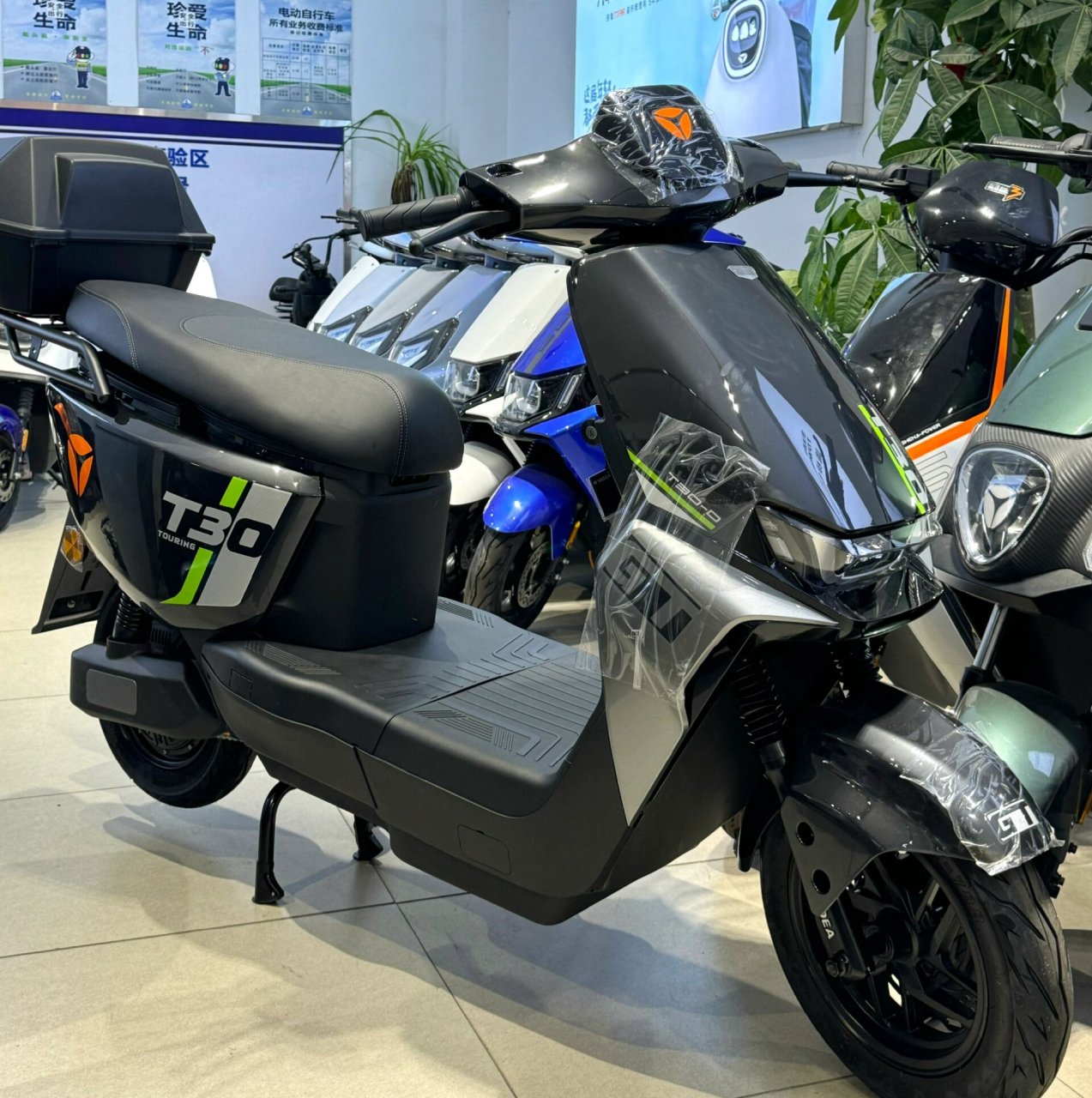 雅迪新款,雅迪t30 大家中秋节快乐93 新款到货啦,喜欢的家人d我